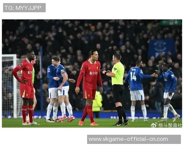 世界杯激战巴萨与利物浦1比1平绝杀瞬间引发争议判罚全场沸腾