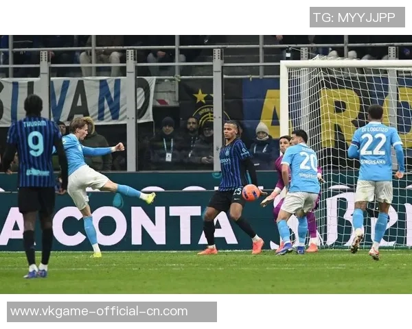 国米与那不勒斯友谊赛平局绝杀瞬间引发争议判罚引发热议